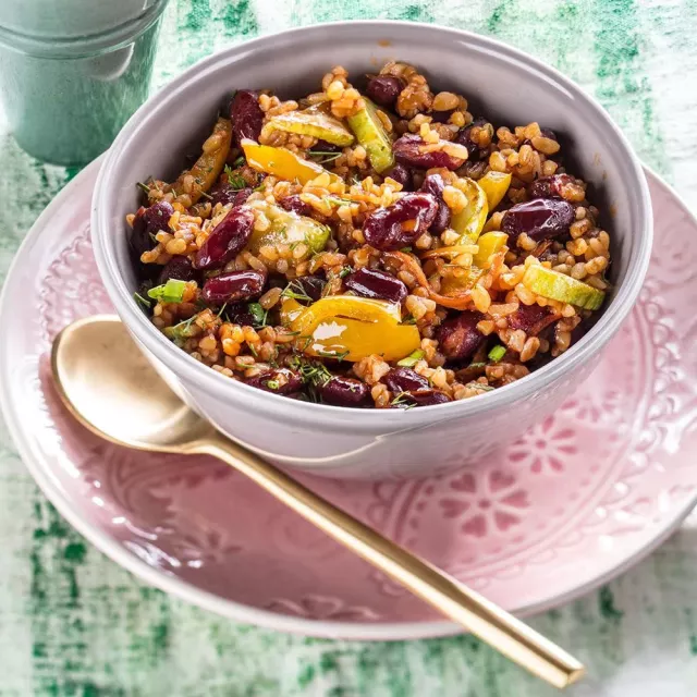 Булғур бо лӯбиёи сурх ва сабзавот